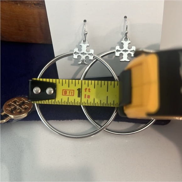 Tory Burch stacked-T Hoop - Picture 4 of 12